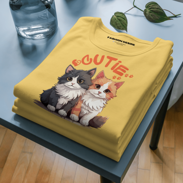 Cutie | Cat Lovers | Classic Crew T-Shirt